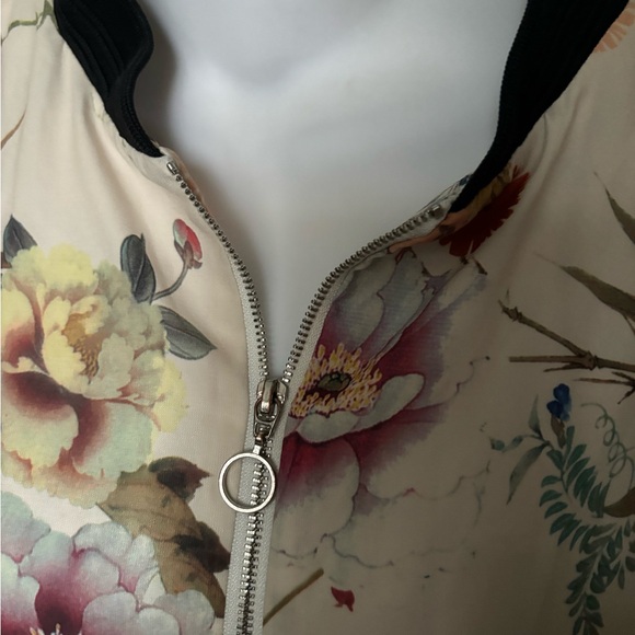 District 77 , floral jacket , S - Picture 4 of 5
